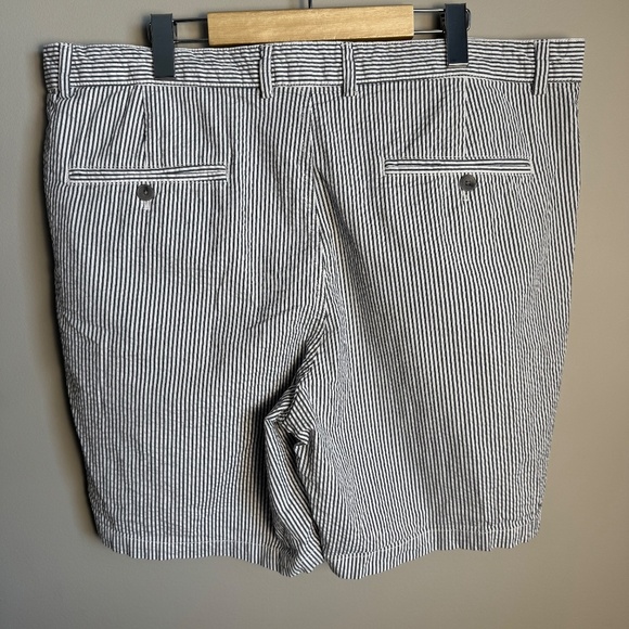 Saks Fifth Avenue‎ Women's 38 Striped Casual Walking Shorts Gray & White Preppy - Picture 5 of 15